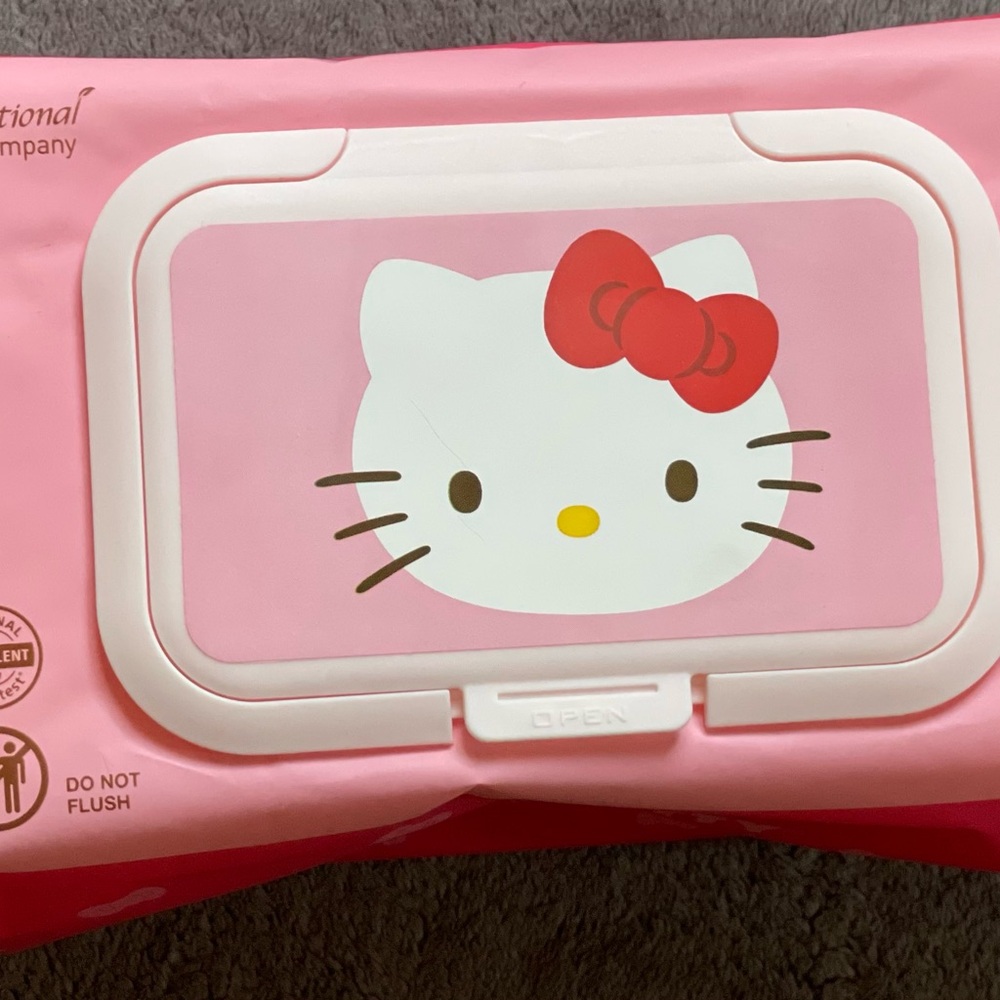Hello Kitty Wipes - Picture 2 of 3
